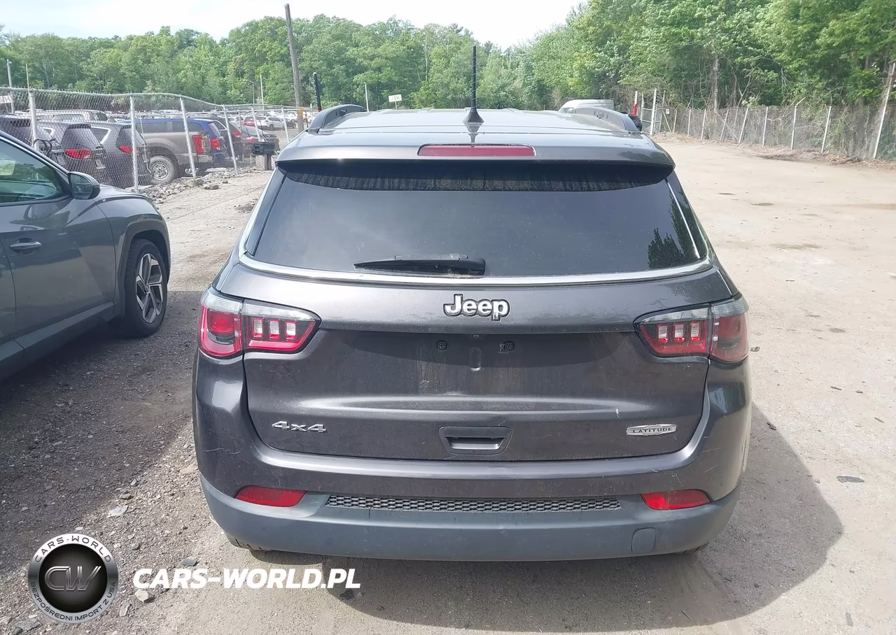 2019 Jeep Compass Latitude 4X4 VIN:3C4NJDBB7KT670112 - 16