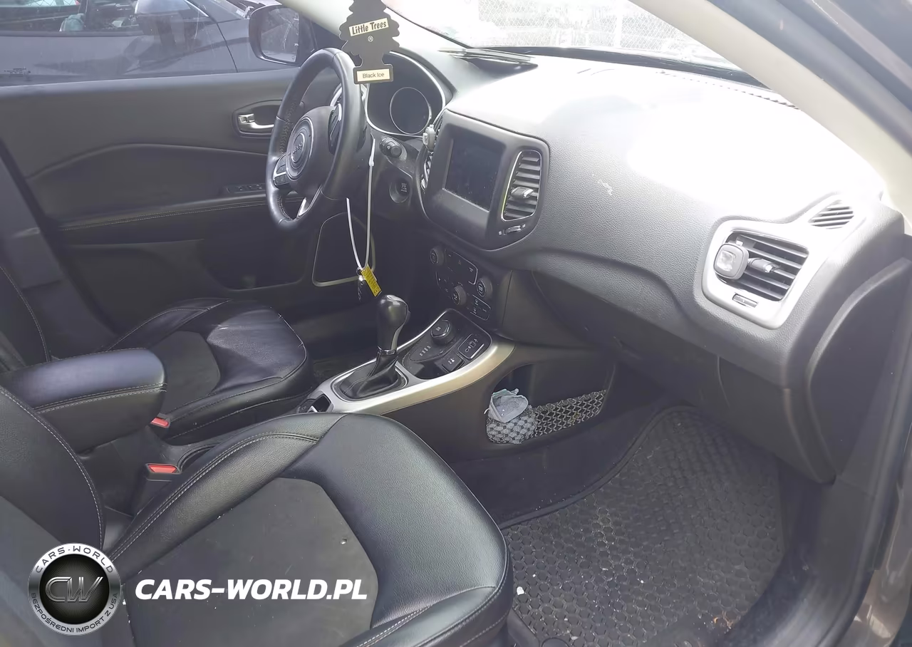 2019 Jeep Compass Latitude 4X4 VIN:3C4NJDBB7KT670112 - 5