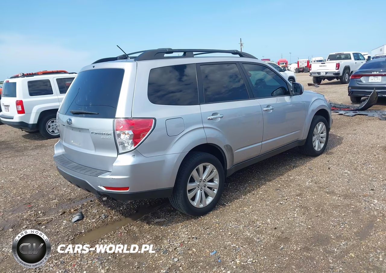 2013 Subaru Forester 2.5X Premium VIN:JF2SHADC9DH445258 - 4