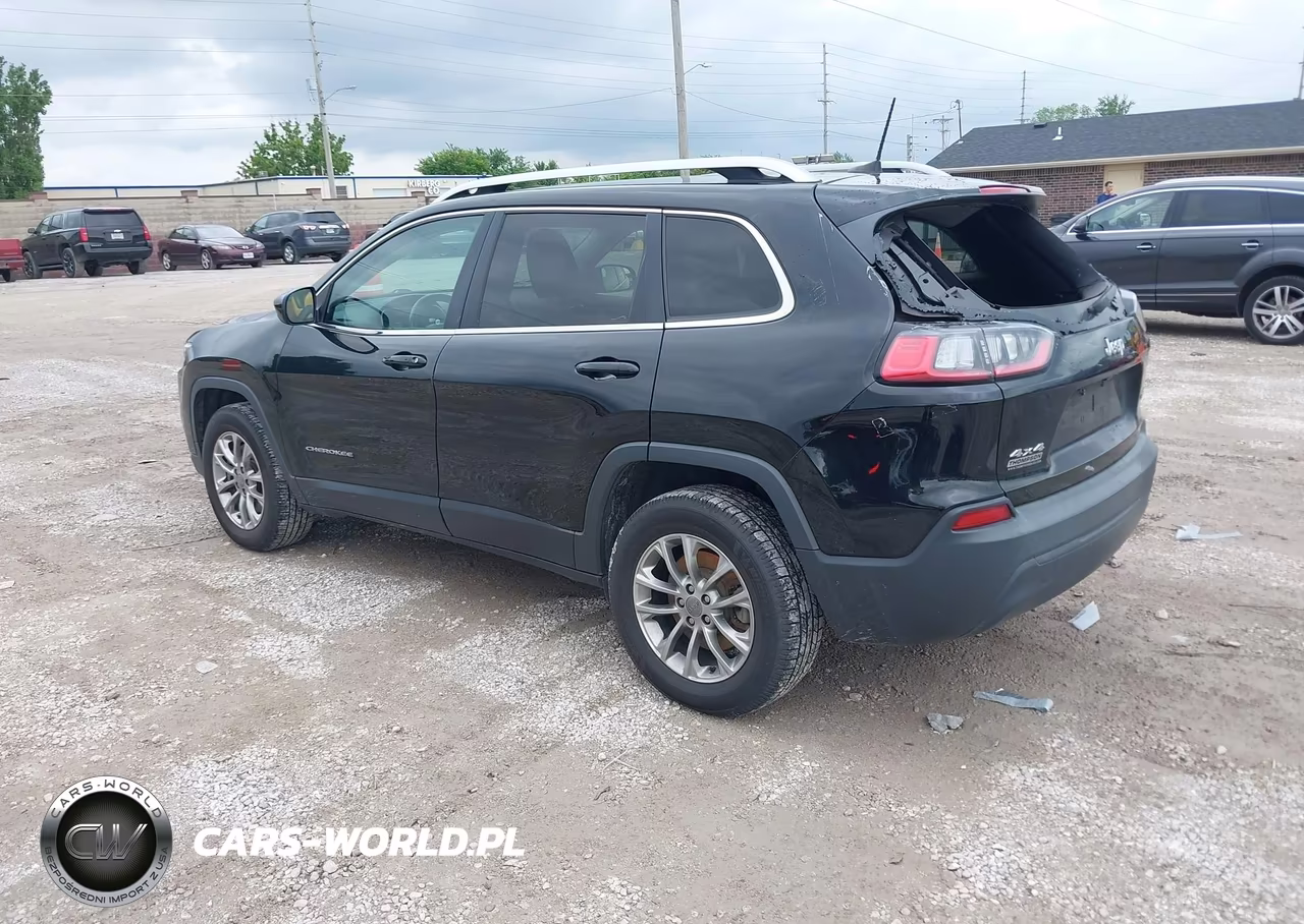 2019 Jeep Cherokee Latitude Plus 4X4 VIN:1C4PJMLB9KD181935 - 3