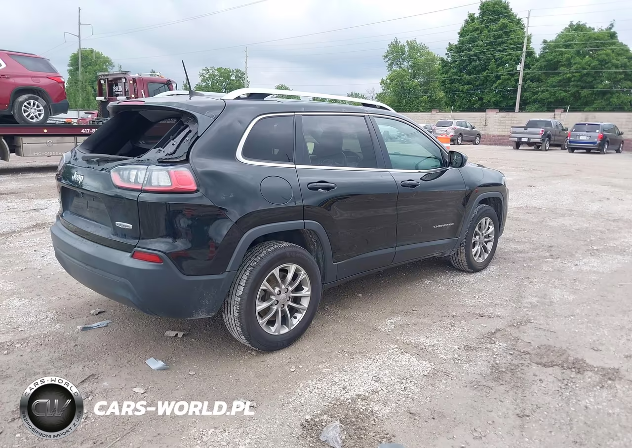 2019 Jeep Cherokee Latitude Plus 4X4 VIN:1C4PJMLB9KD181935 - 4