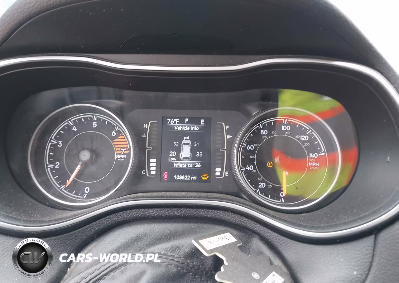 2019 Jeep Cherokee Latitude Plus 4X4 VIN:1C4PJMLB9KD181935 - 7