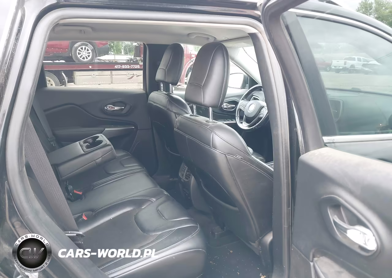 2019 Jeep Cherokee Latitude Plus 4X4 VIN:1C4PJMLB9KD181935 - 8