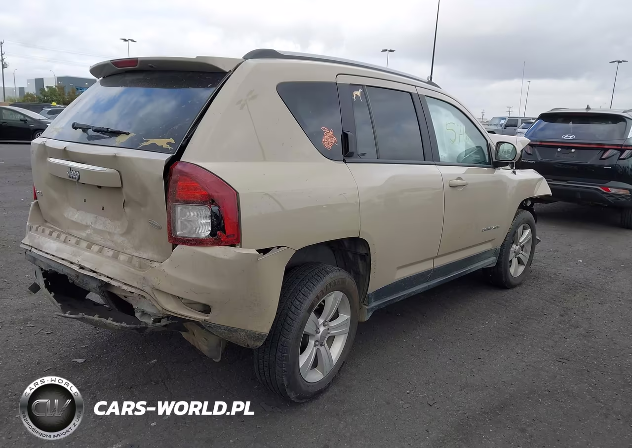 2017 Jeep Compass Latitude 4X4 VIN:1C4NJDEB5HD208965 - 4