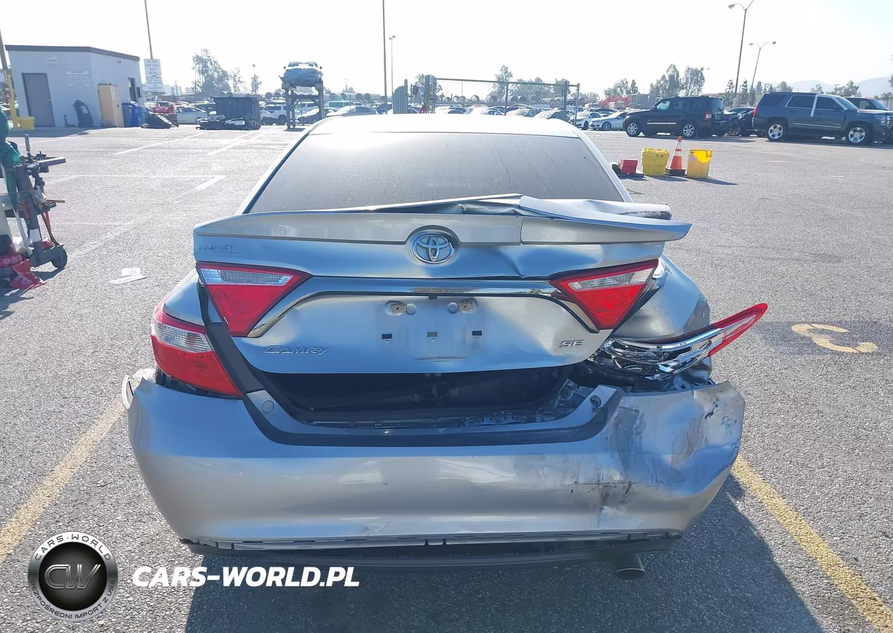 2015 Toyota Camry Se VIN:4T1BF1FK1FU477751 - 16