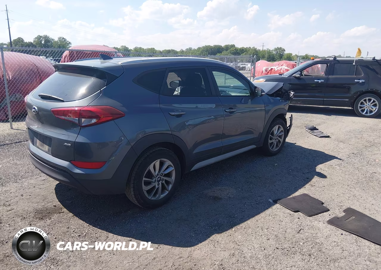 2017 Hyundai Tucson Se Plus VIN:KM8J3CA47HU452980 - 4