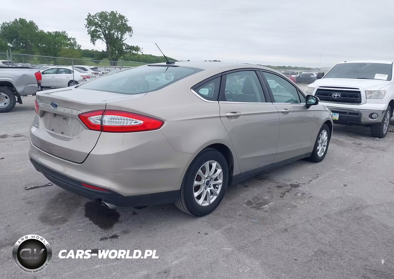 2015 Ford Fusion S VIN:3FA6P0G73FR302342 - 4