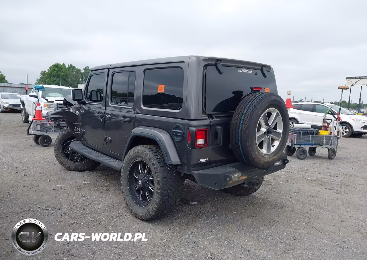 2021 Jeep Wrangler Unlimited Sahara 4X4 VIN:1C4HJXEN2MW731951 - 3