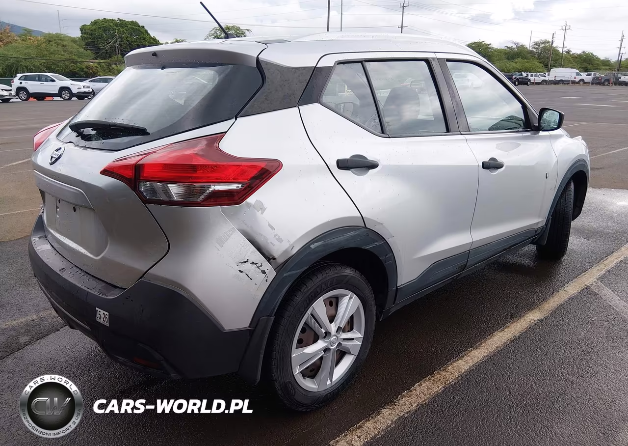 2018 Nissan Kicks S VIN:3N1CP5CU4JL536039 - 4