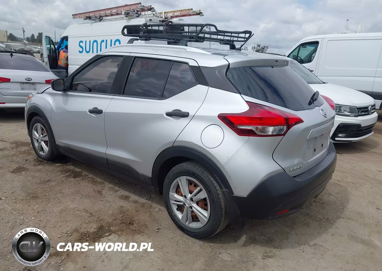 2018 Nissan Kicks S VIN:3N1CP5CUXJL535235 - 3