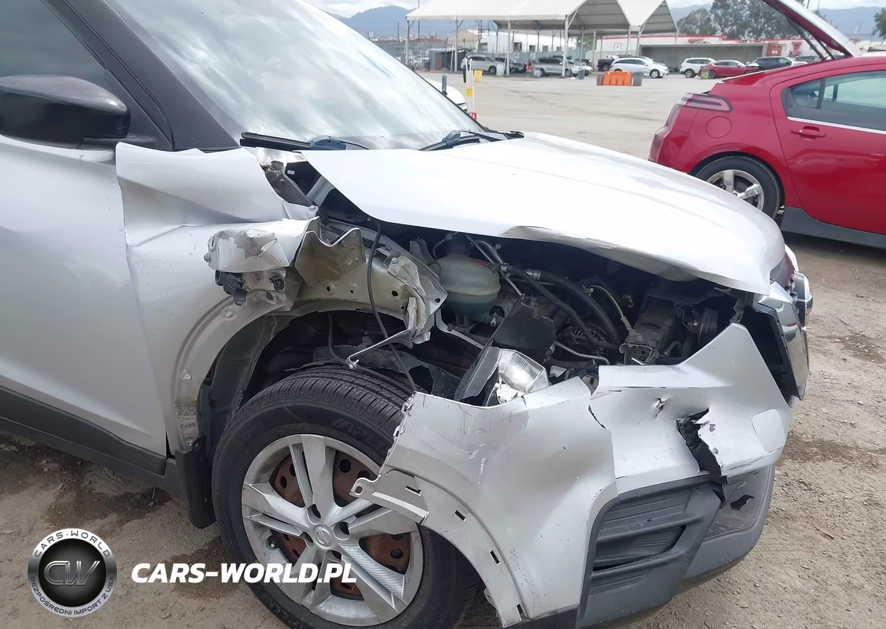 2018 Nissan Kicks S VIN:3N1CP5CUXJL535235 - 6