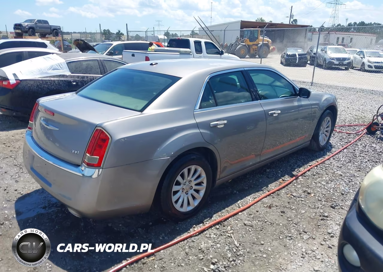 2014 Chrysler 300 VIN:2C3CCAAGXEH175451 - 4