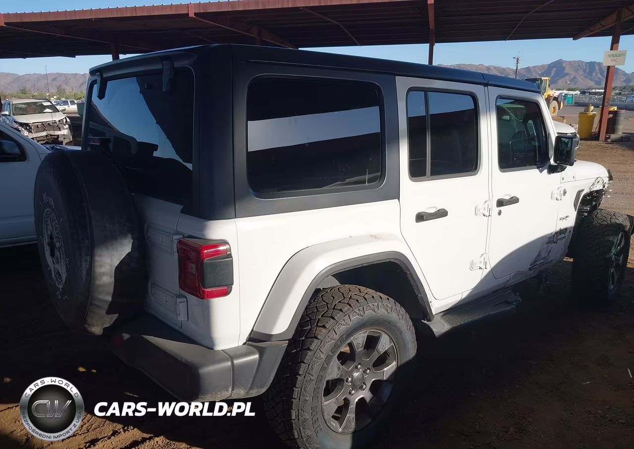 2018 Jeep Wrangler Unlimited Sahara 4X4 VIN:1C4HJXEN7JW220103 - 4