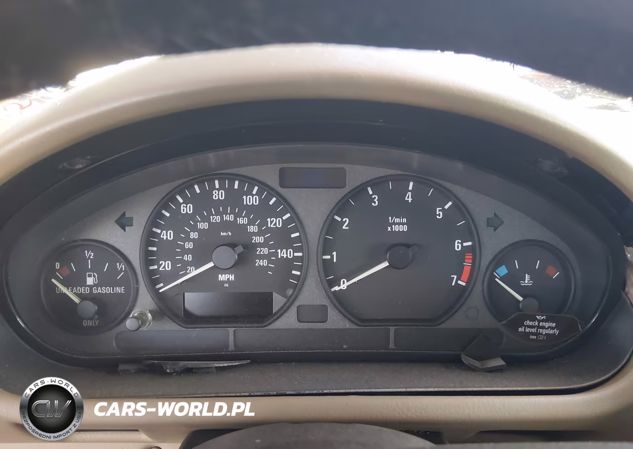 1999 BMW Z3 2.3 VIN:4USCH9331XLG01715 - 7