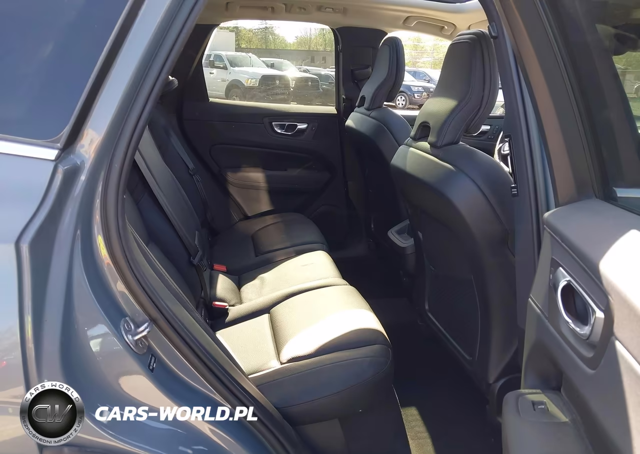 2022 Volvo Xc60 B5 Momentum VIN:YV4L12RK0N1086385 - 8