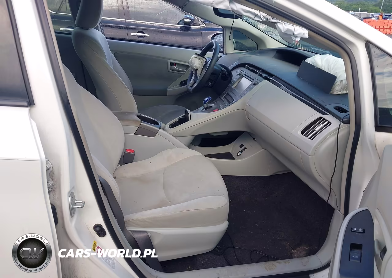 2014 Toyota Prius Two VIN:JTDKN3DU3E0379639 - 5