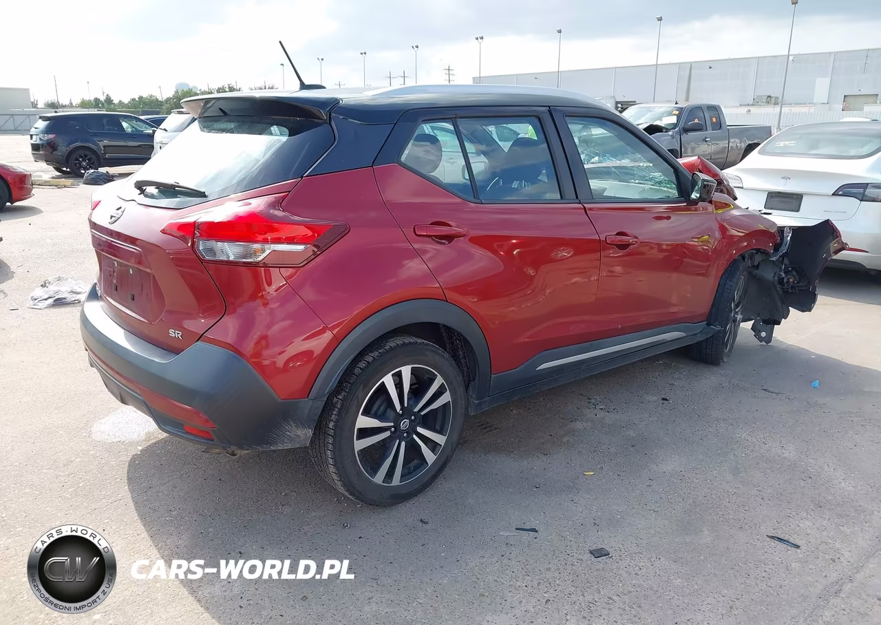 2019 Nissan Kicks Sr VIN:3N1CP5CUXKL477354 - 4