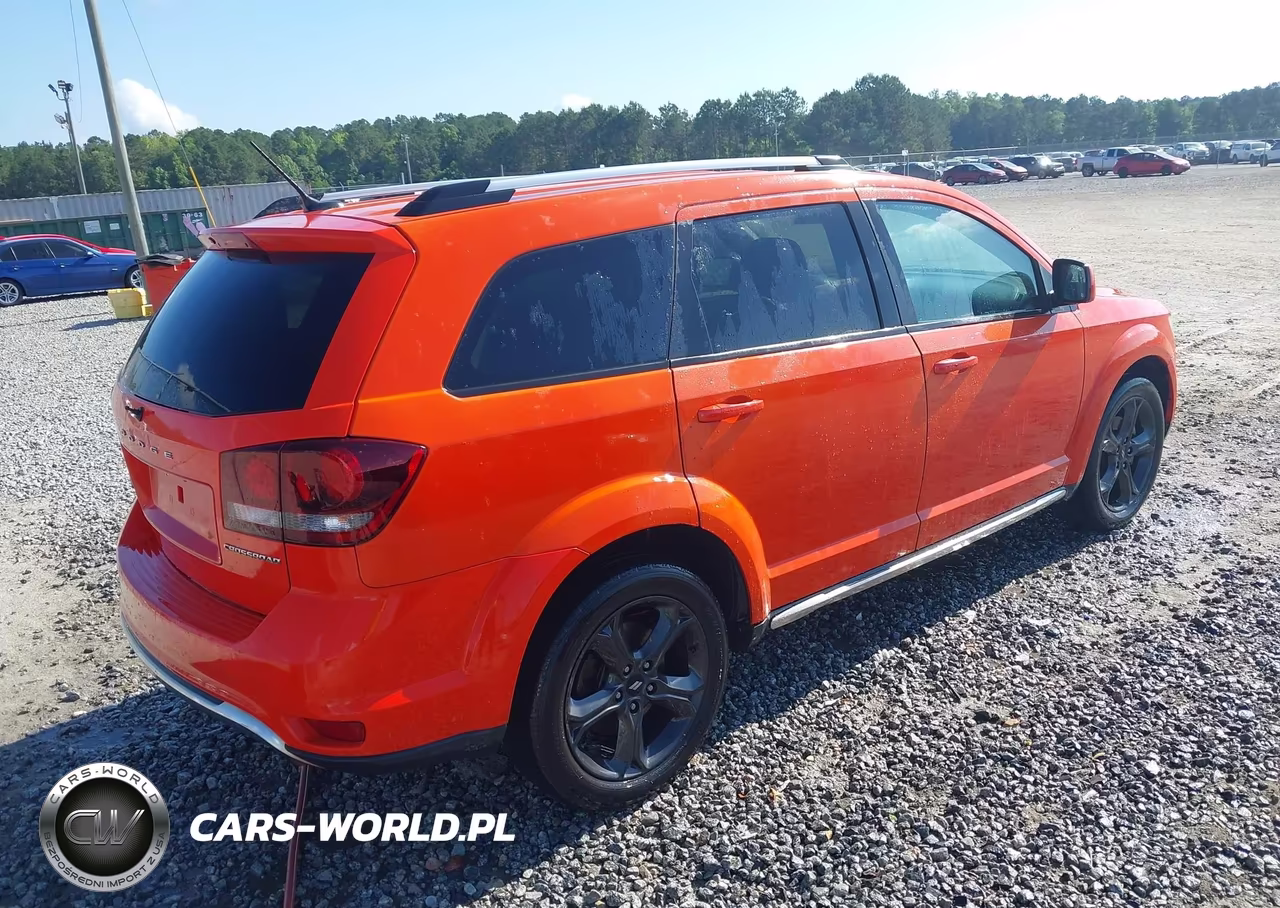 2018 Dodge Journey Crossroad VIN:3C4PDCGB0JT421846 - 4