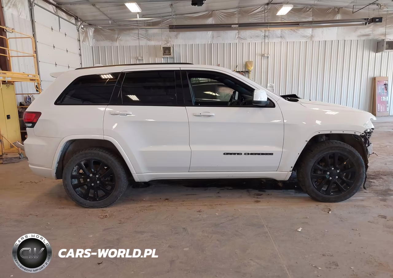 2020 Jeep Grand Cherokee Altitude 4X4 VIN:1C4RJFAG4LC240402 - 13