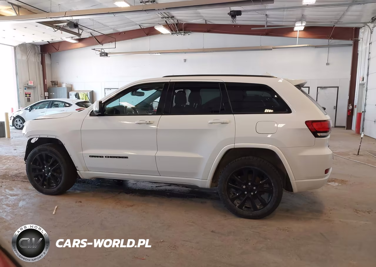 2020 Jeep Grand Cherokee Altitude 4X4 VIN:1C4RJFAG4LC240402 - 14
