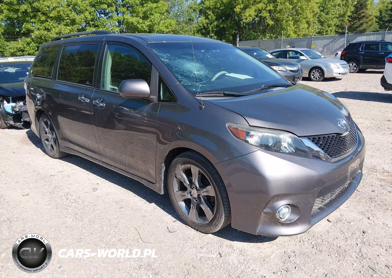 2014 Toyota Sienna Se 8 Passenger