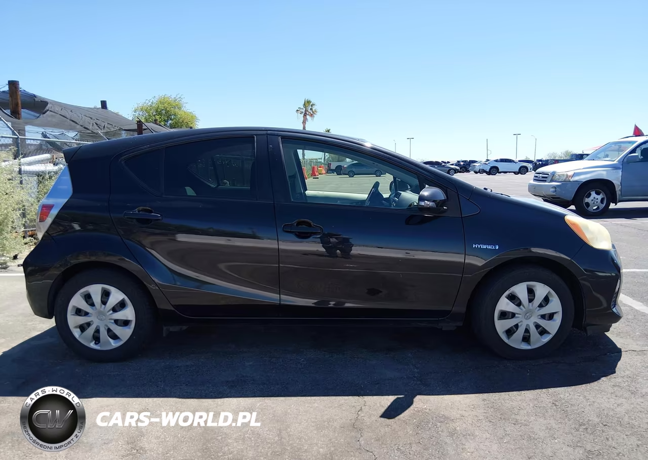 2014 Toyota Prius C One VIN:JTDKDTB36E1060162 - 12