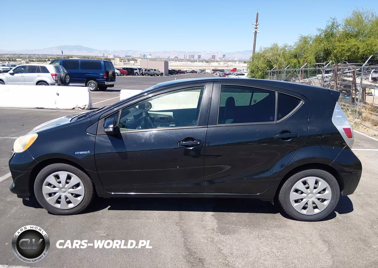 2014 Toyota Prius C One VIN:JTDKDTB36E1060162 - 13