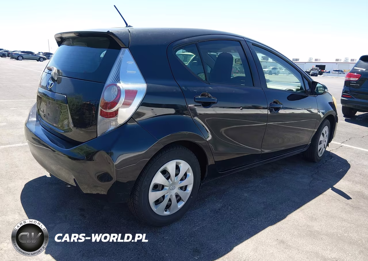 2014 Toyota Prius C One VIN:JTDKDTB36E1060162 - 4