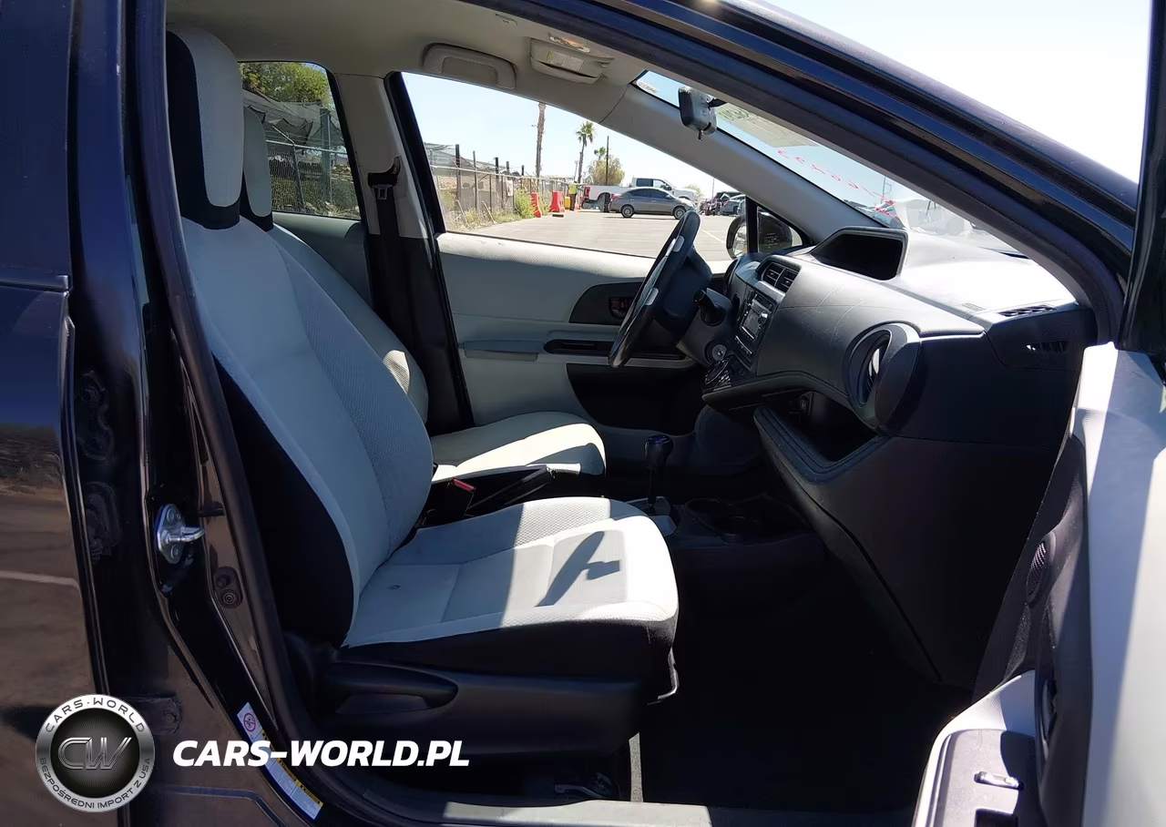 2014 Toyota Prius C One VIN:JTDKDTB36E1060162 - 5