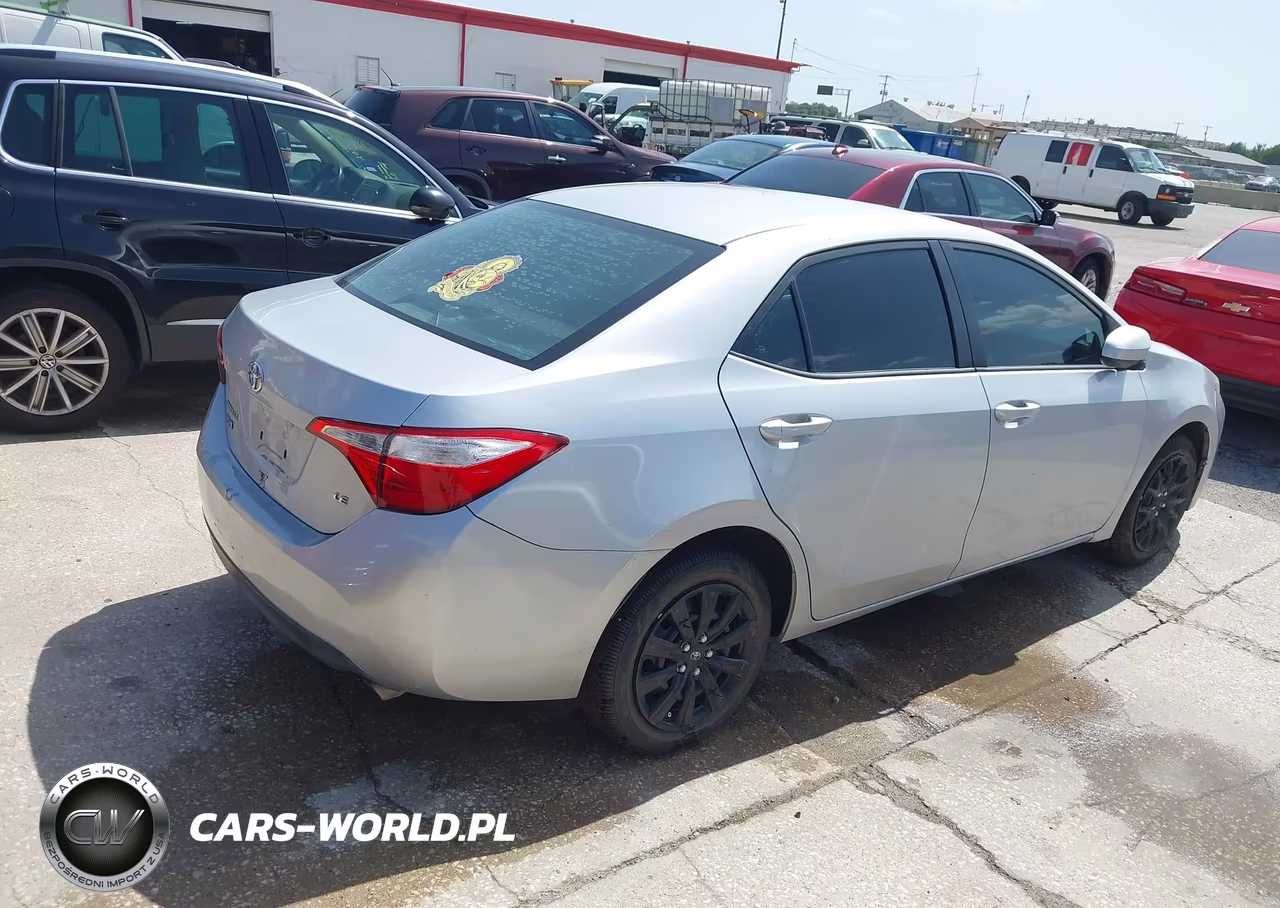 2015 Toyota Corolla Le VIN:5YFBURHE4FP363370 - 4
