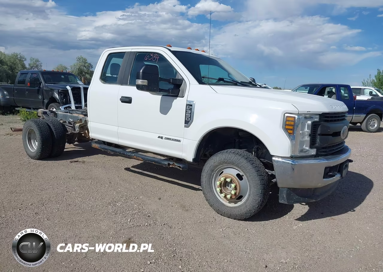2018 Ford F-350 Chassis Xl