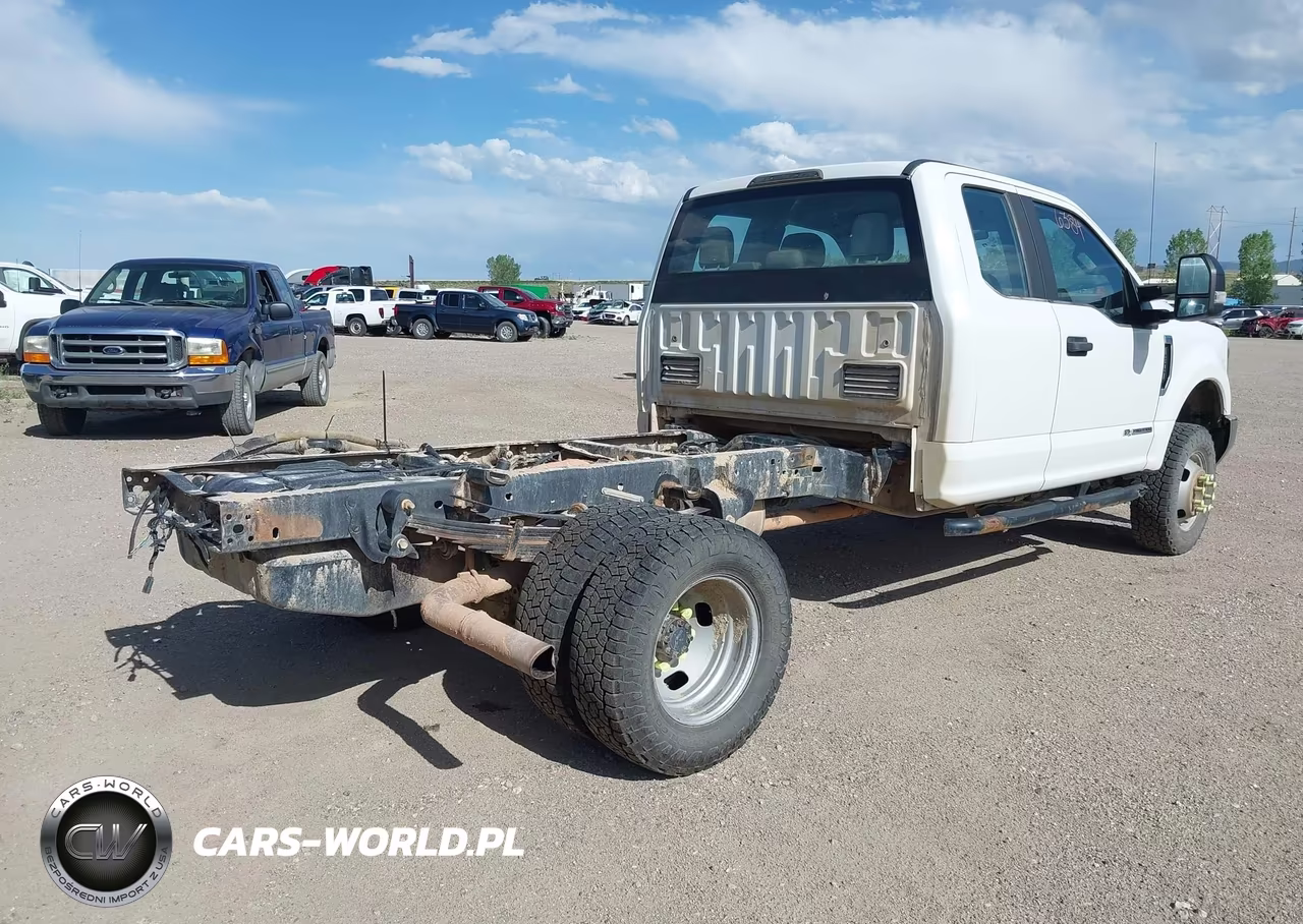 2018 Ford F-350 Chassis Xl VIN:1FD8X3H6XJEC49091 - 4