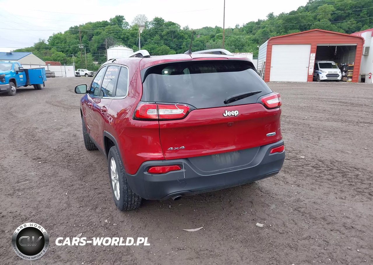 2017 Jeep Cherokee Latitude 4X4 VIN:1C4PJMCB9HW640037 - 3