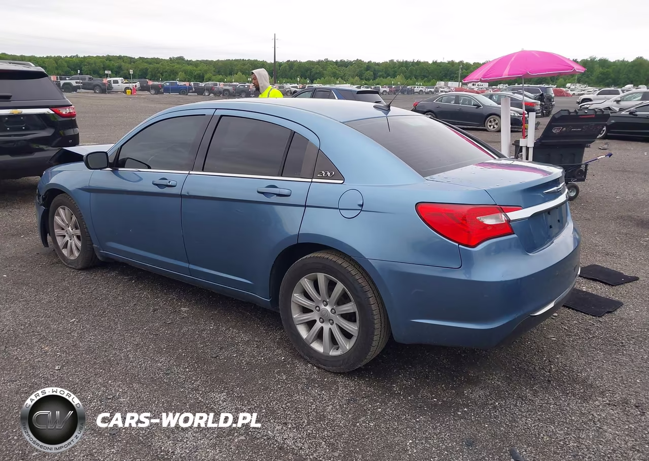 2011 Chrysler 200 Touring VIN:1C3BC1FG4BN604638 - 3