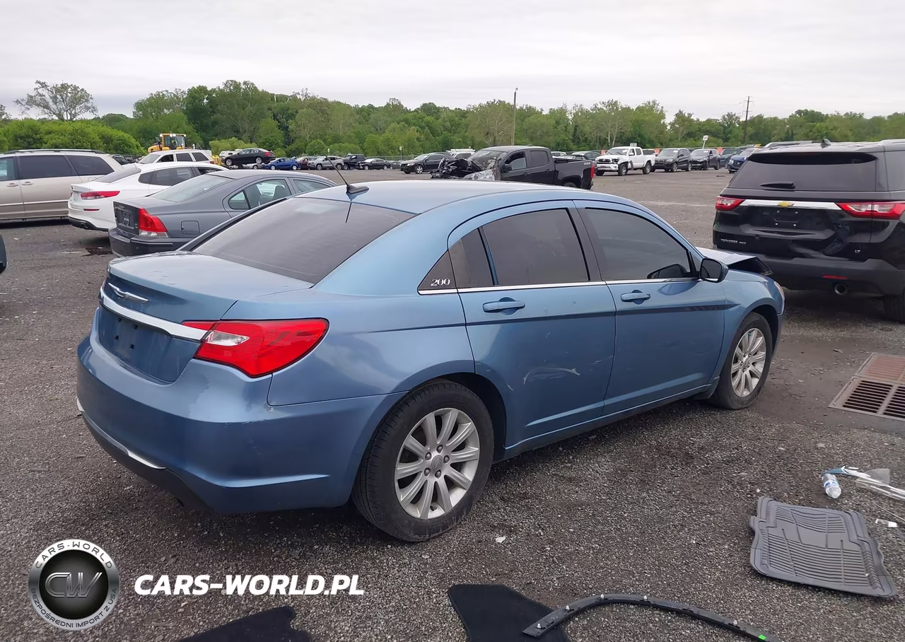 2011 Chrysler 200 Touring VIN:1C3BC1FG4BN604638 - 4
