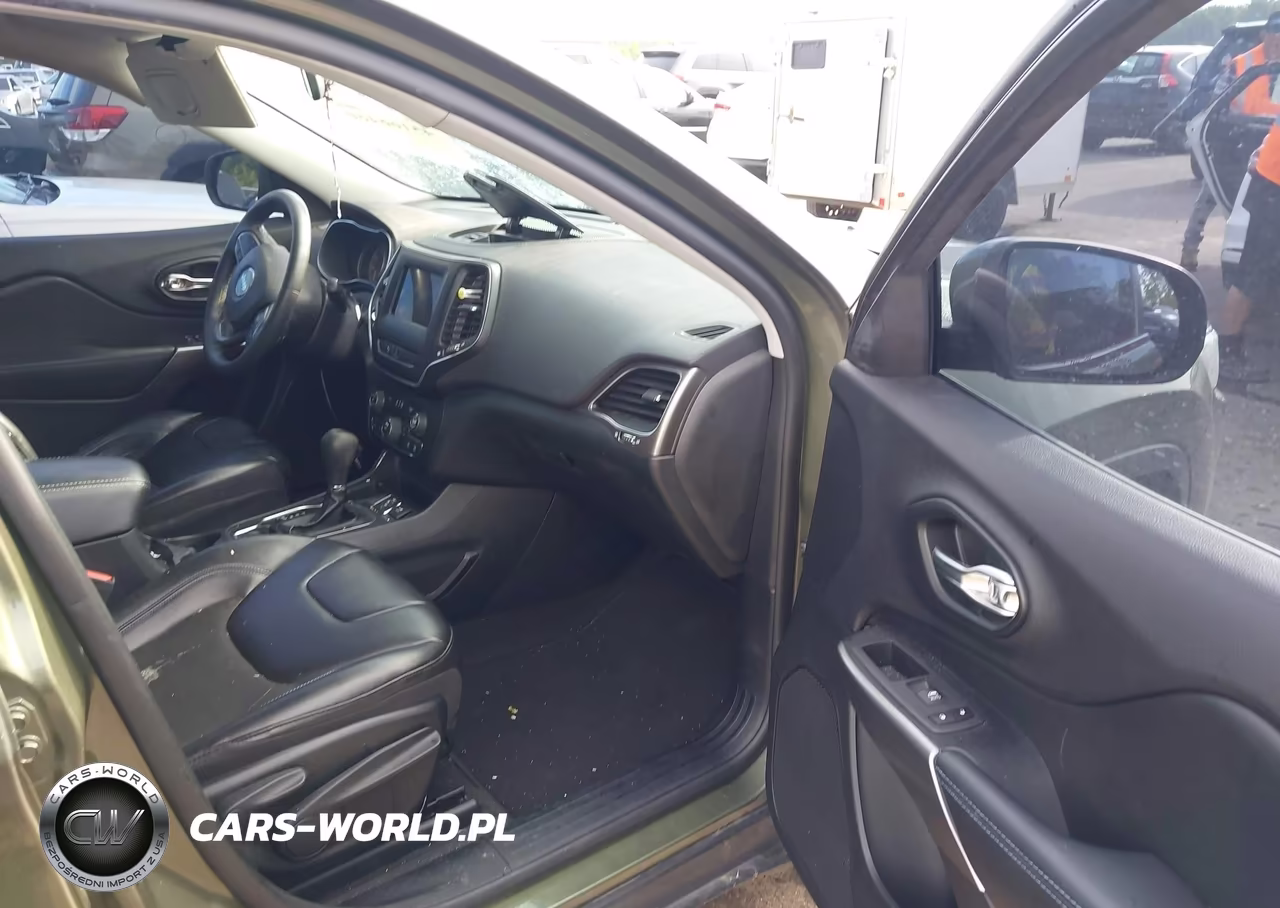 2020 Jeep Cherokee Latitude Plus Fwd VIN:1C4PJLLB4LD585737 - 5