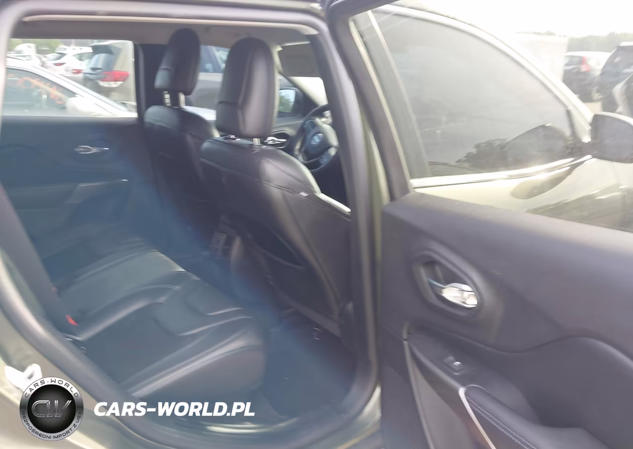 2020 Jeep Cherokee Latitude Plus Fwd VIN:1C4PJLLB4LD585737 - 8
