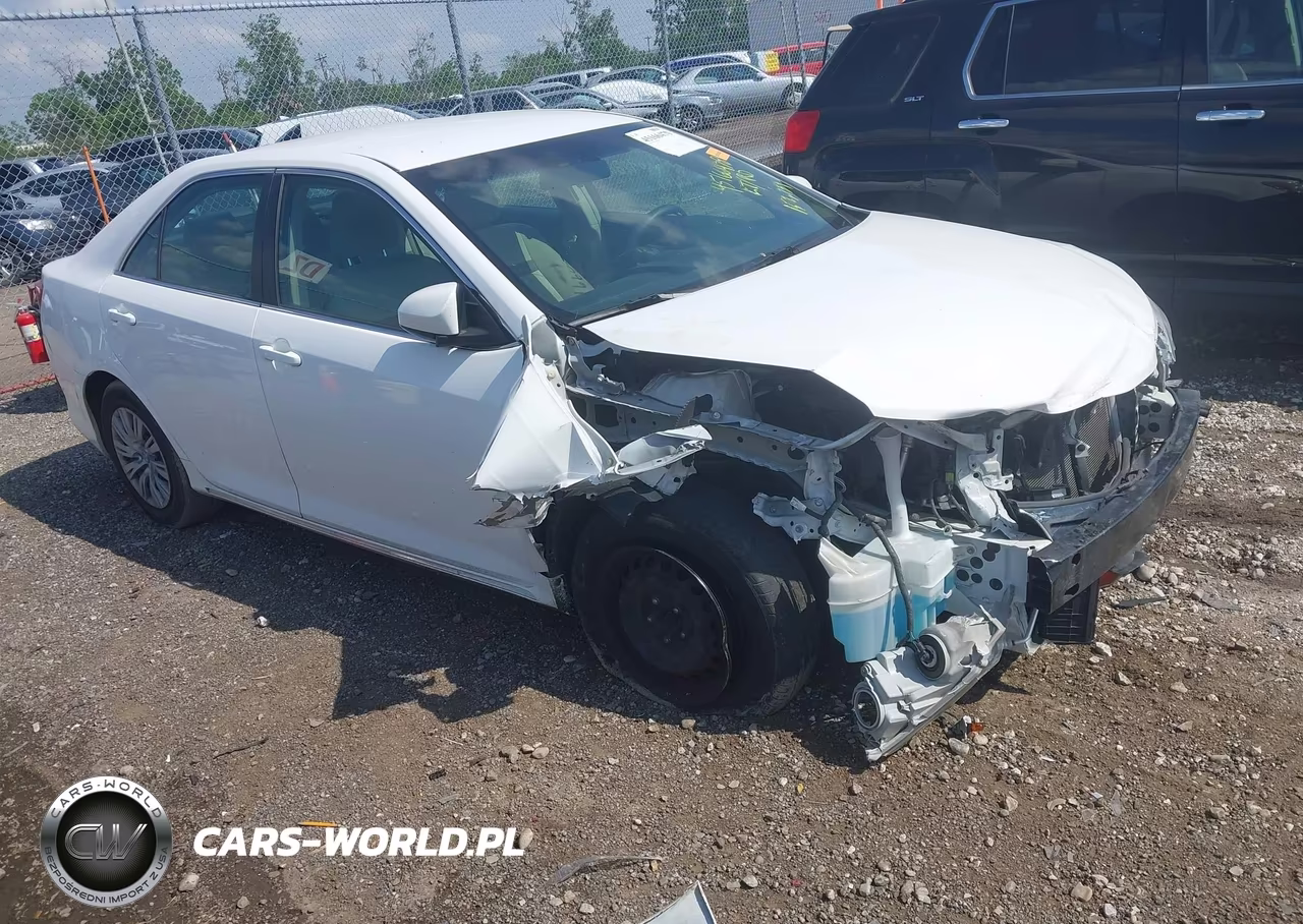 2013 Toyota Camry Le – zdjęcie 1 z 20
