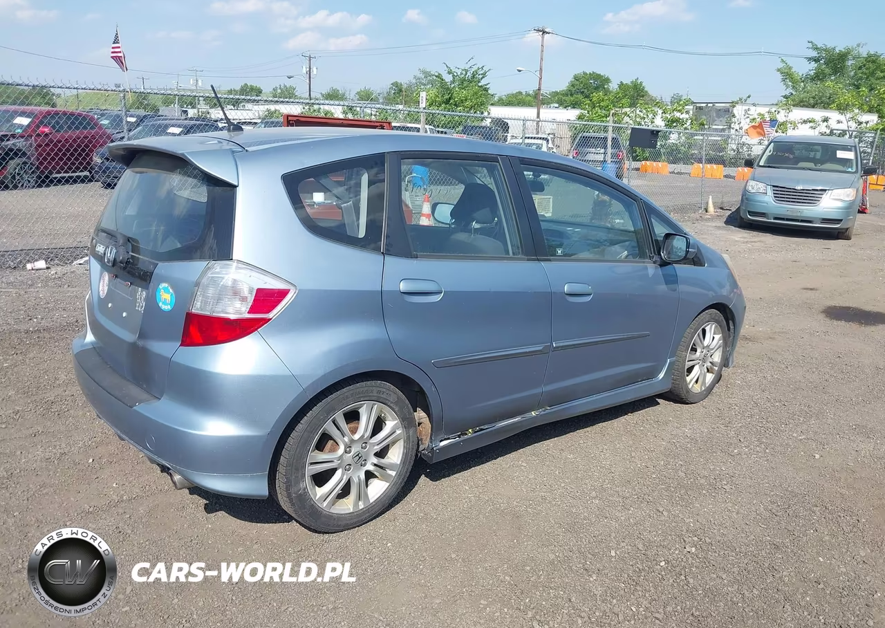 2011 Honda Fit Sport VIN:JHMGE8G5XBC009465 - 4