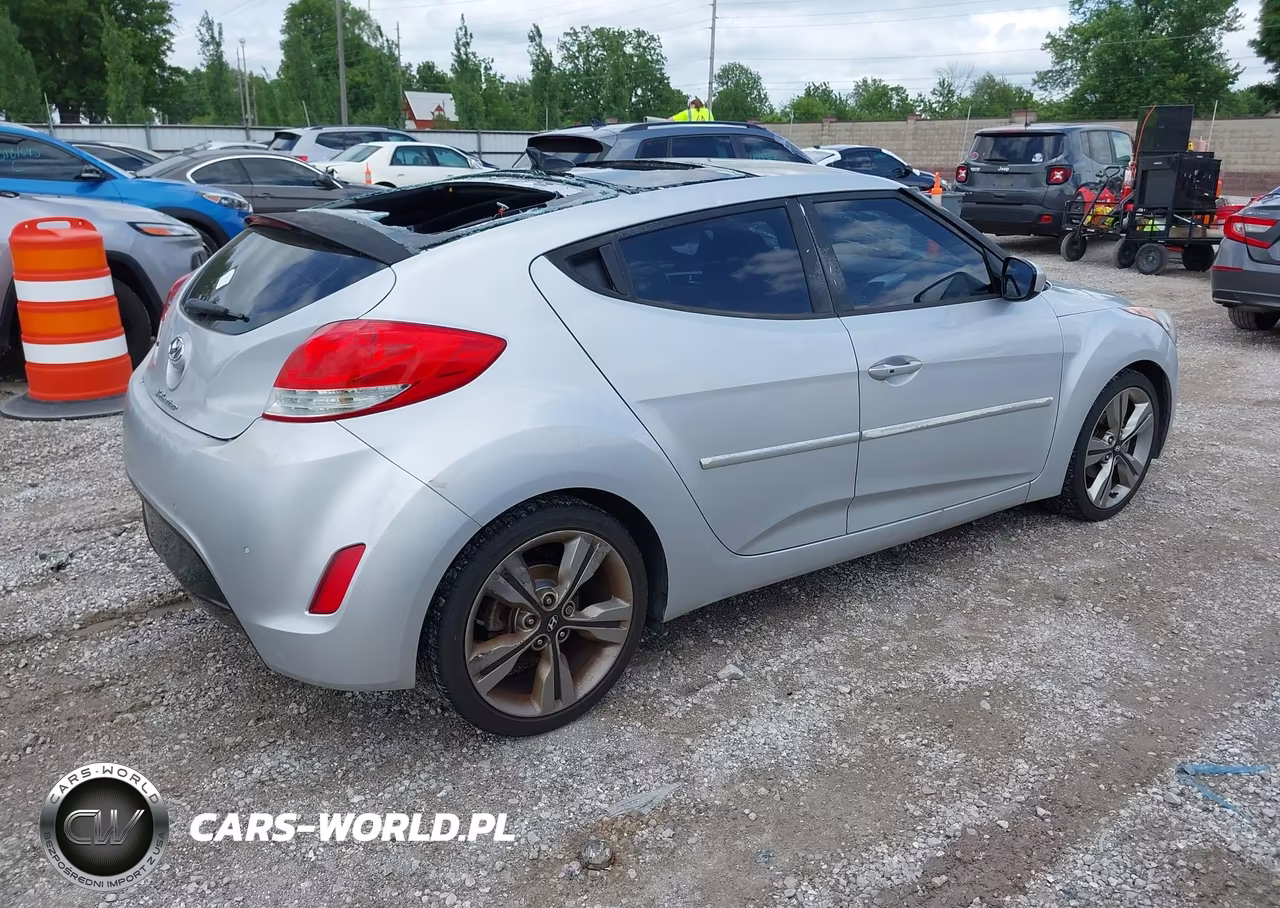 2016 Hyundai Veloster VIN:KMHTC6AD1GU258325 - 4