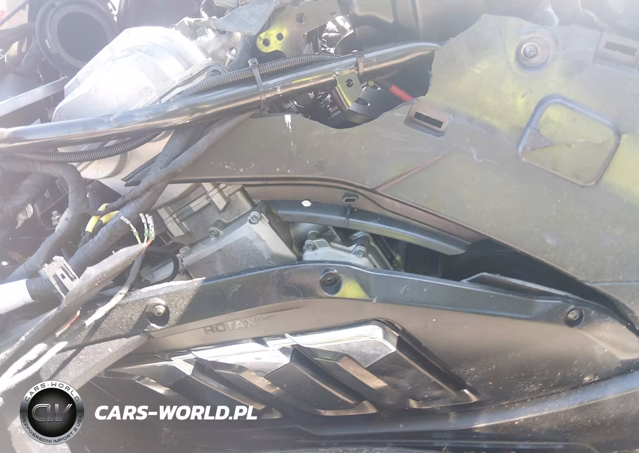 2020 Can-Am Spyder Roadster Rt-Rt Limited VIN:2BXNBDD2XLV006585 - 9