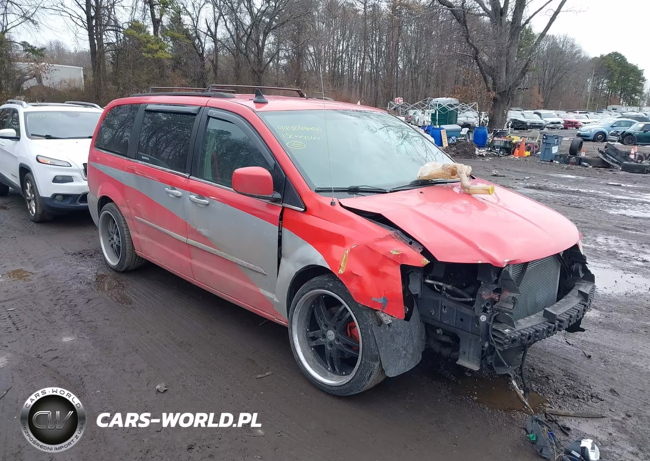2013 Chrysler Town & Country Touring – zdjęcie 1 z 12