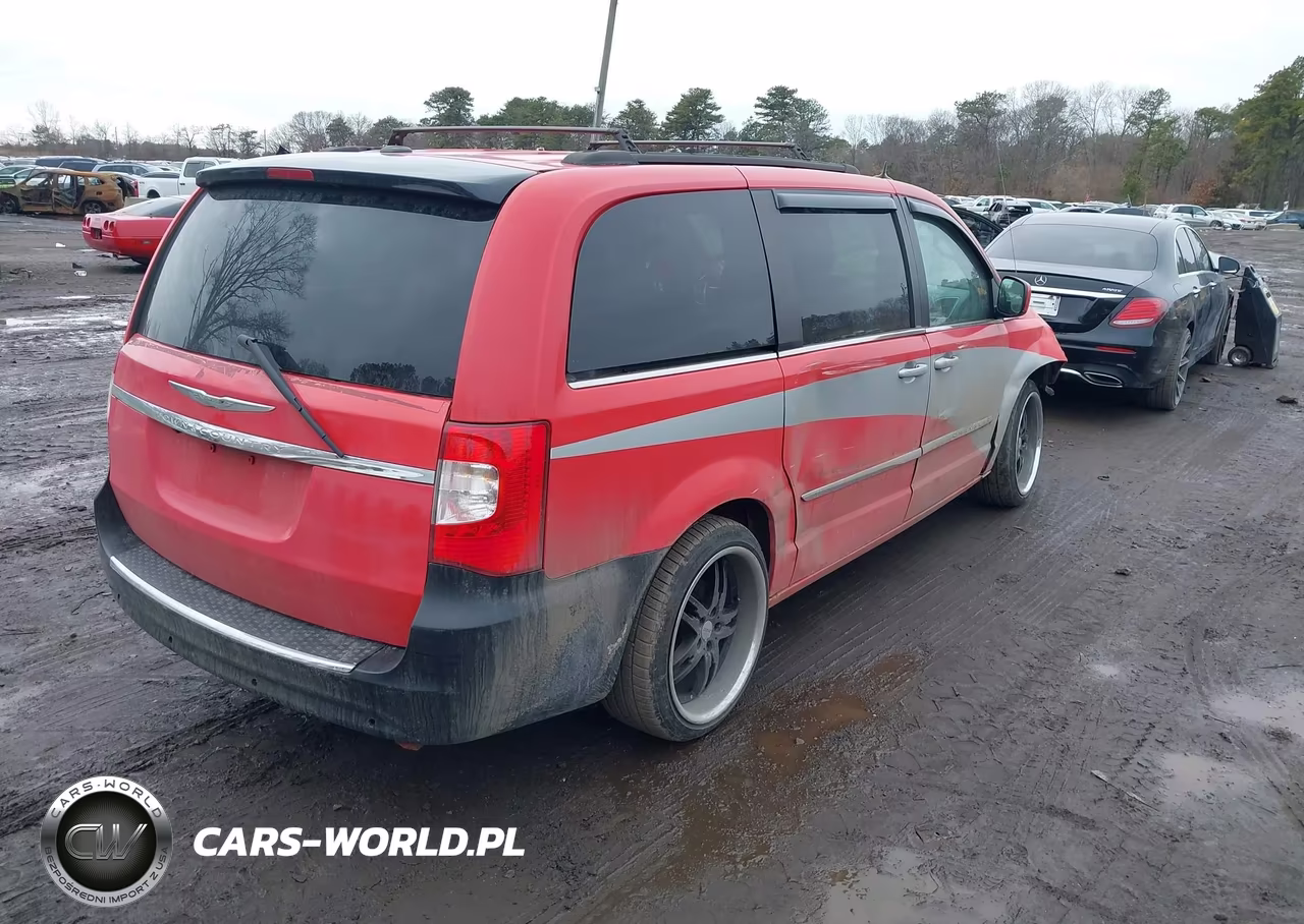 2013 Chrysler Town & Country Touring VIN:2C4RC1BG1DR657884 - 4