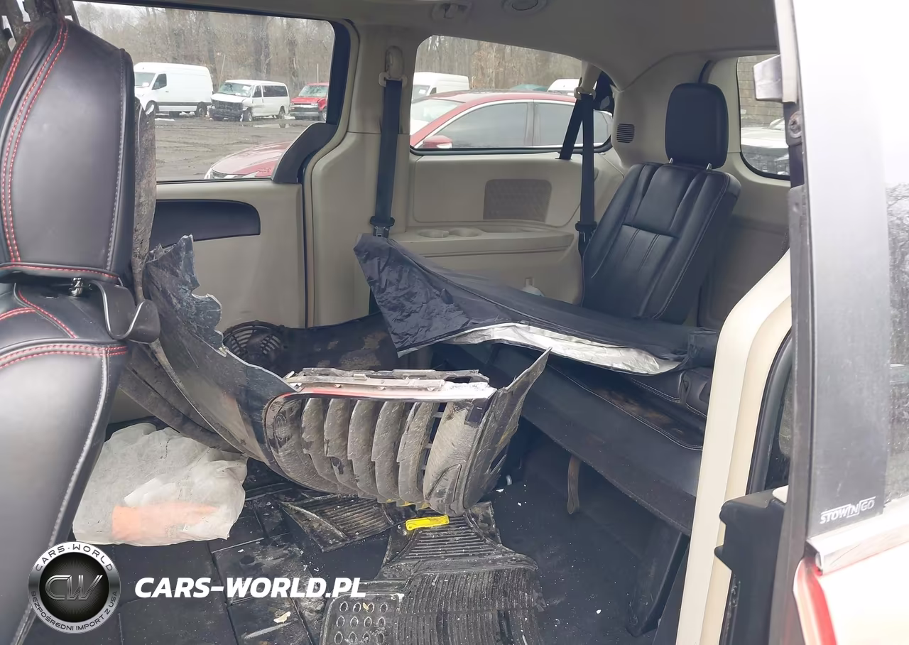 2013 Chrysler Town & Country Touring VIN:2C4RC1BG1DR657884 - 8