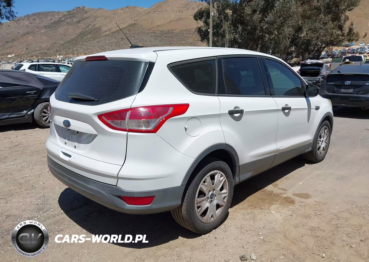 2015 Ford Escape S VIN:1FMCU0F7XFUA27886 - 4