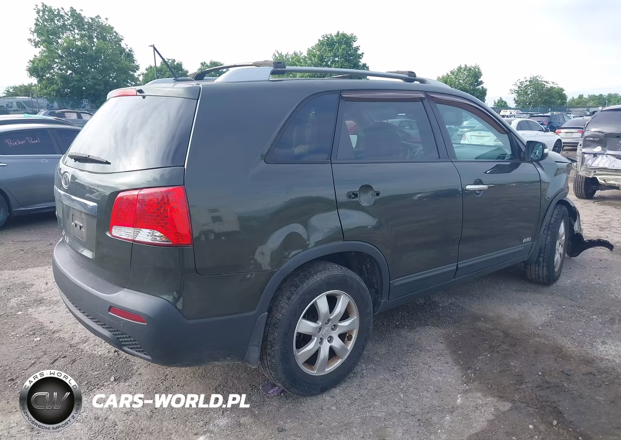 2011 Kia Sorento Lx VIN:5XYKTDA13BG105692 - 4