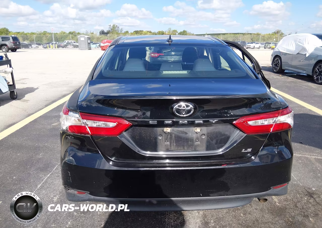 2019 Toyota Camry Le VIN:4T1B11HK8KU785344 - 16