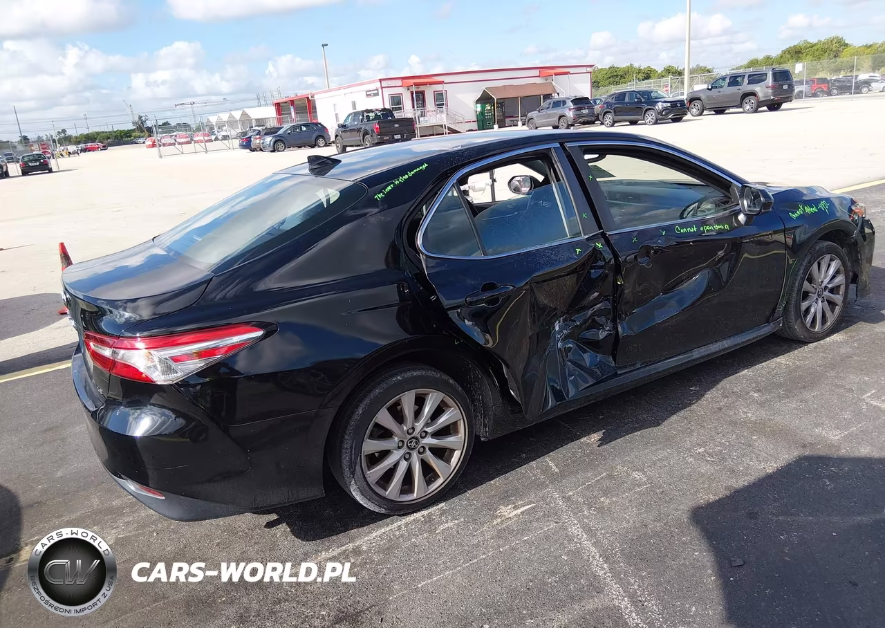 2019 Toyota Camry Le VIN:4T1B11HK8KU785344 - 4