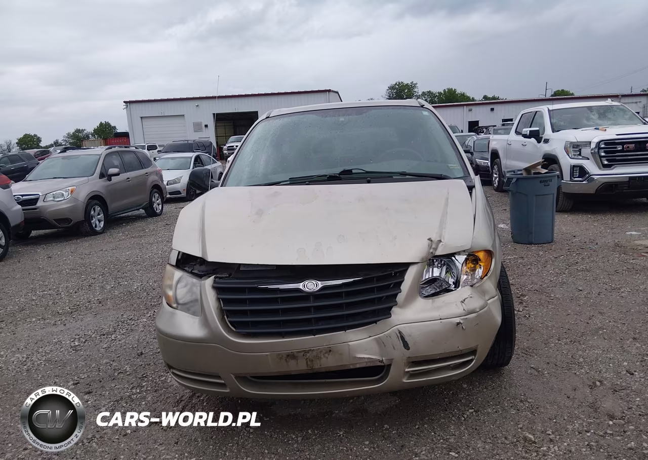 2005 Chrysler Town & Country VIN:1C4GP45R05B438585 - 12