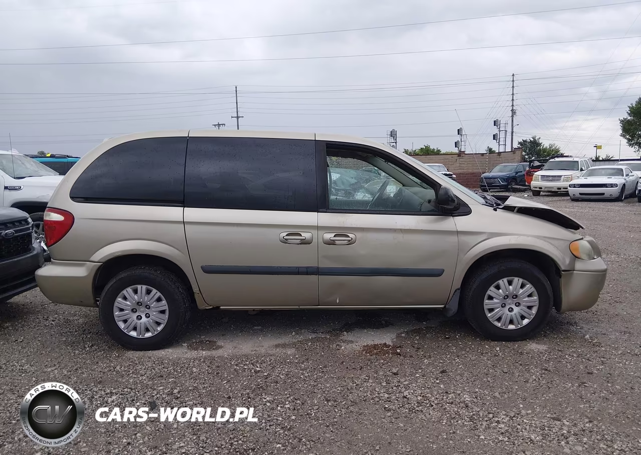 2005 Chrysler Town & Country VIN:1C4GP45R05B438585 - 13